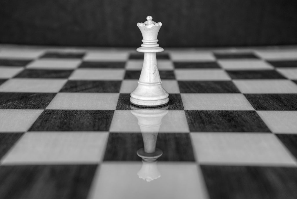 how to capture the queen in chess
